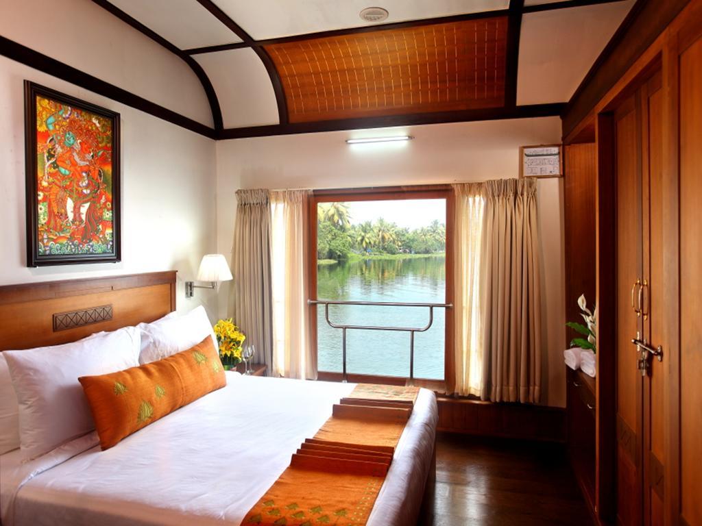 Vasundhara Sarovar Premiere Alappuzha Exterior photo