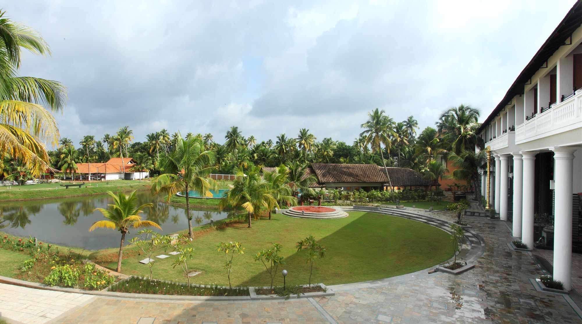 Vasundhara Sarovar Premiere Alappuzha Exterior photo